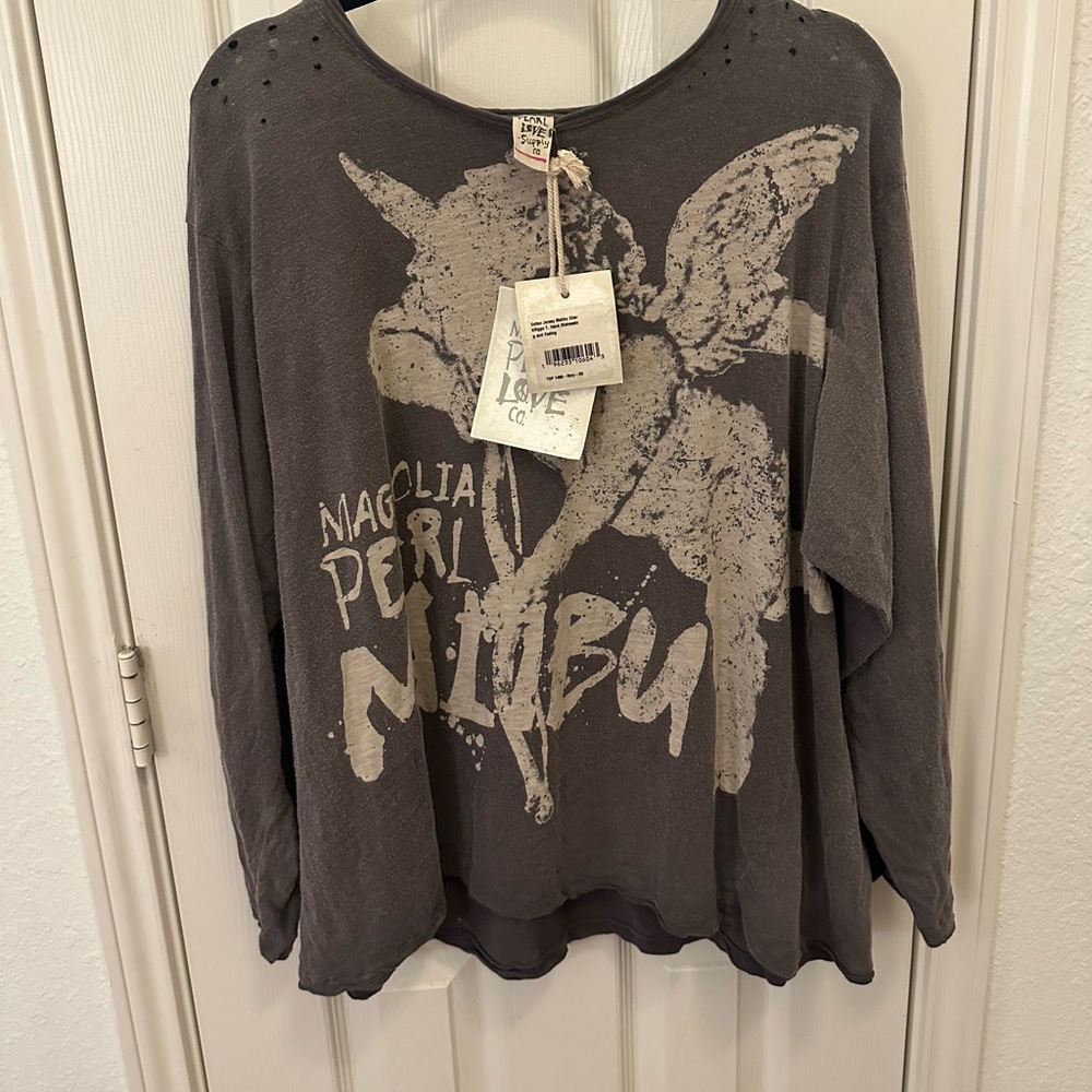 Magnolia Pearl Charcoal Graphic Long Sleeve Top